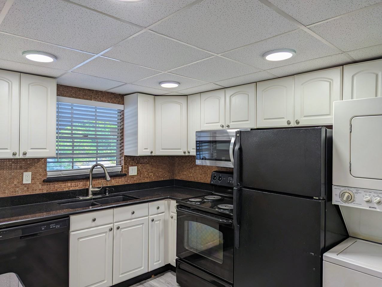 701 Russell Ln #209 - Photo 2 of 8