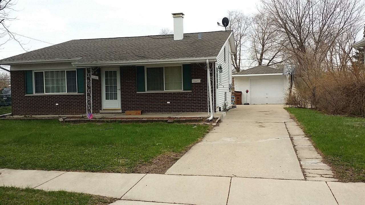 1688 Clifford St, Glendale Heights, IL 60139 3 Bedroom House for  $1,800/month - Zumper