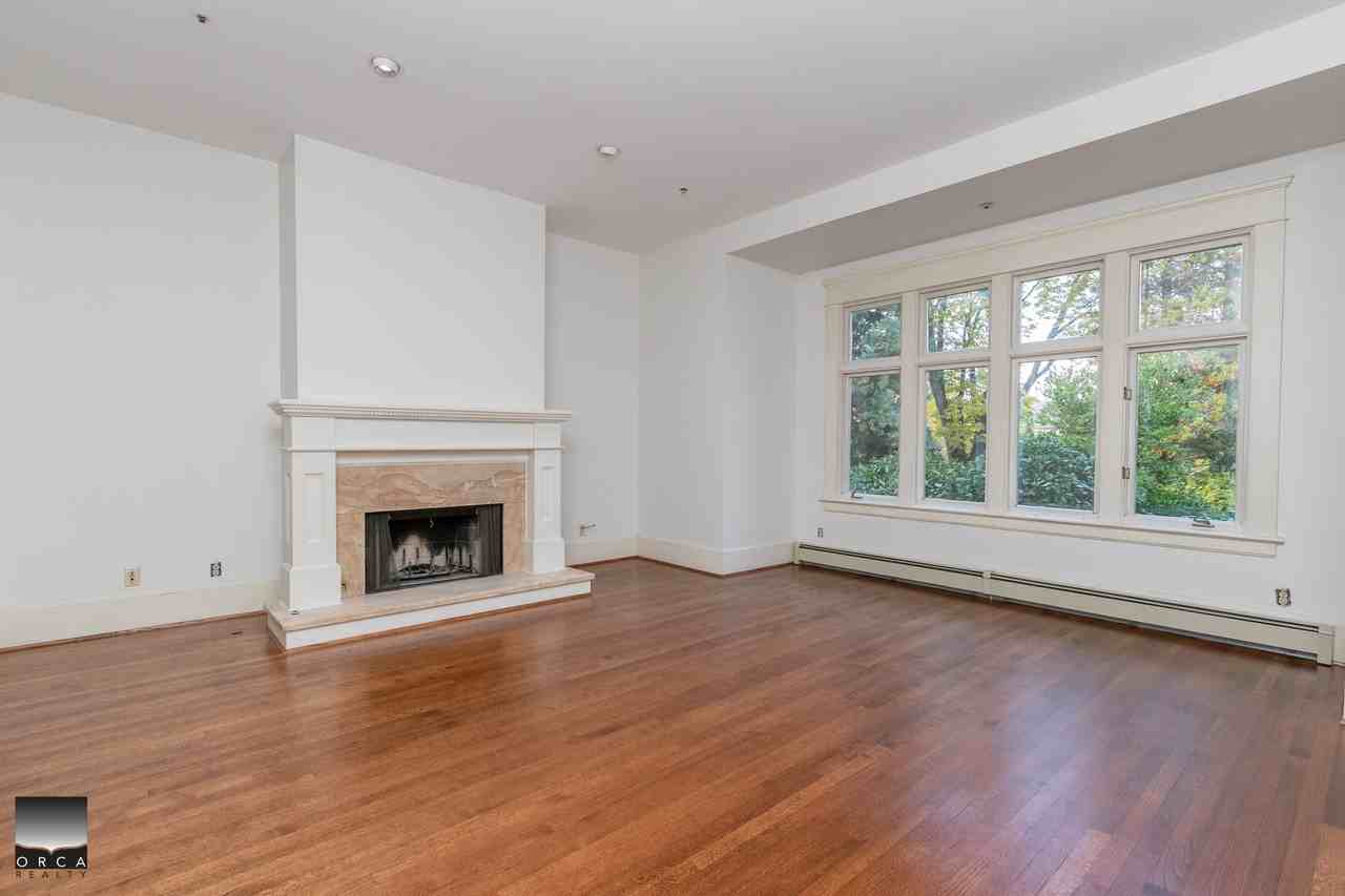 1576 Angus Dr - Photo 3 of 27