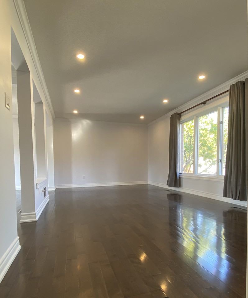 121 Chieftain Crescent - Photo 3 of 14