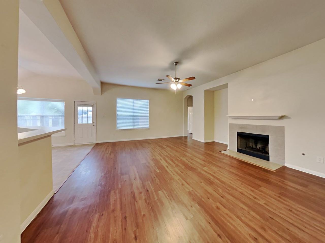 4015 Ashview Ln - Photo 3 of 17