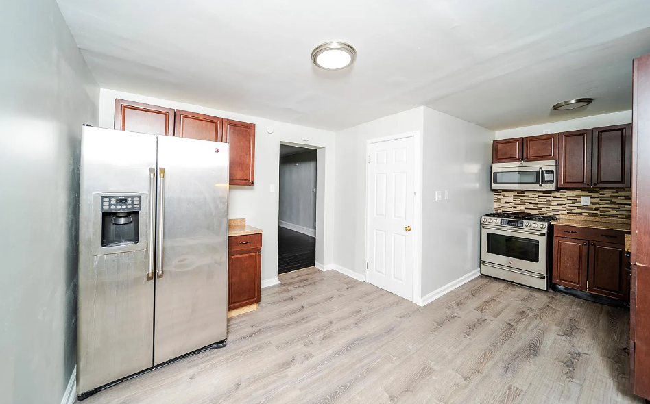 132 1st St - Photo 3 of 18