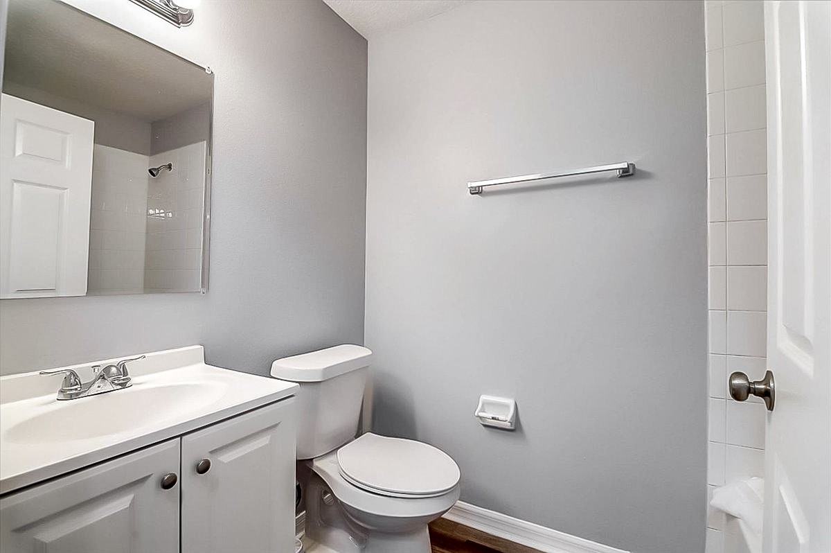 E 38th Ave - Photo 5 of 8