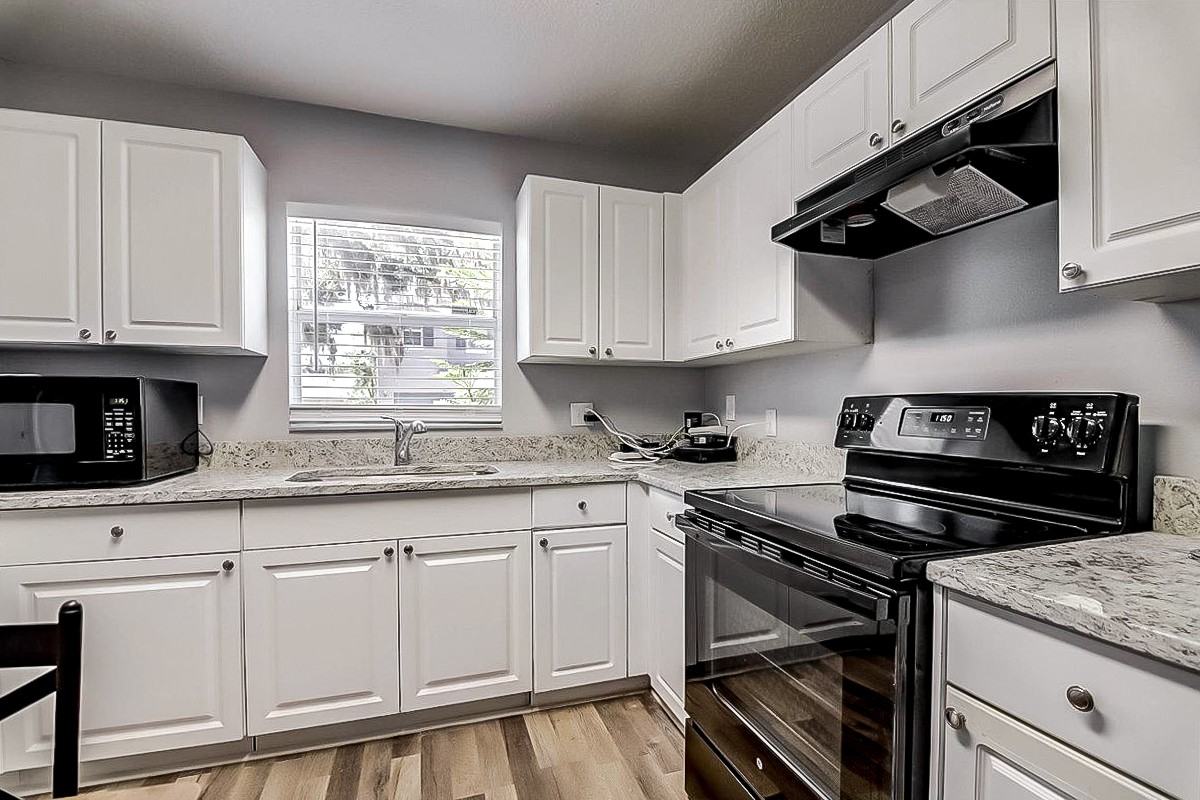 E 38th Ave - Photo 6 of 8