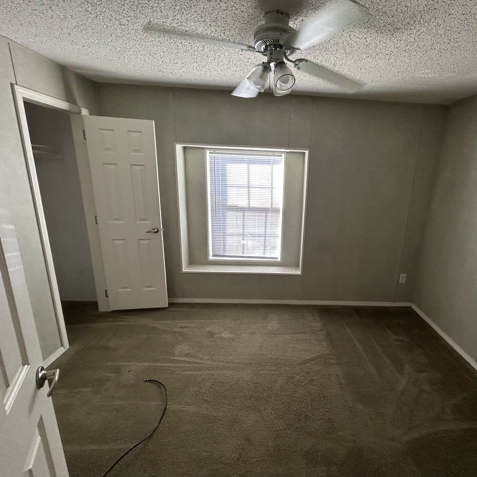 267 Silverdale Lane #37 - Photo 3 of 11