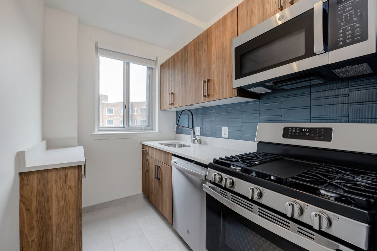 Quebec House Apartments - Photo 5 of 29