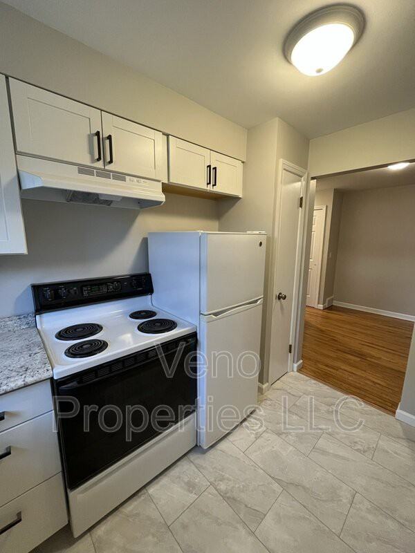 9/11/13 Village Dr. #1 - Photo 2 of 16