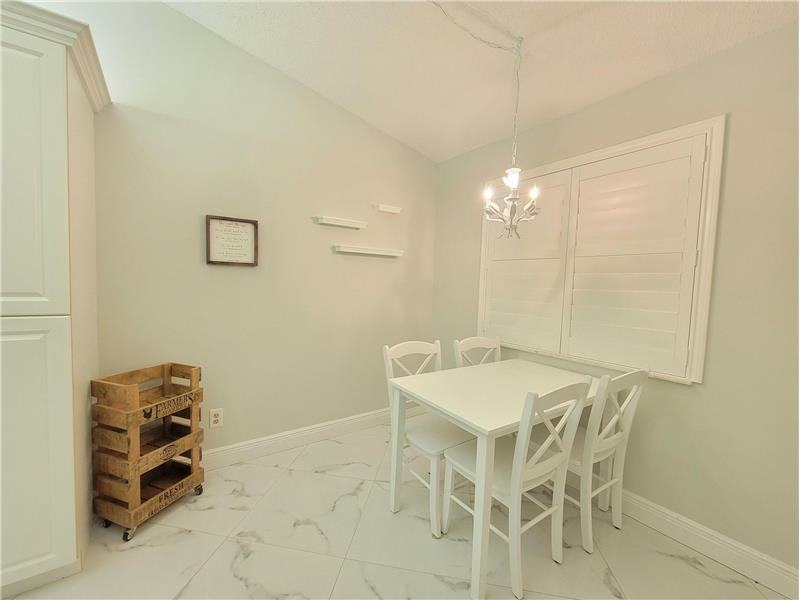 1072 Keystone Dr #E - Photo 3 of 30