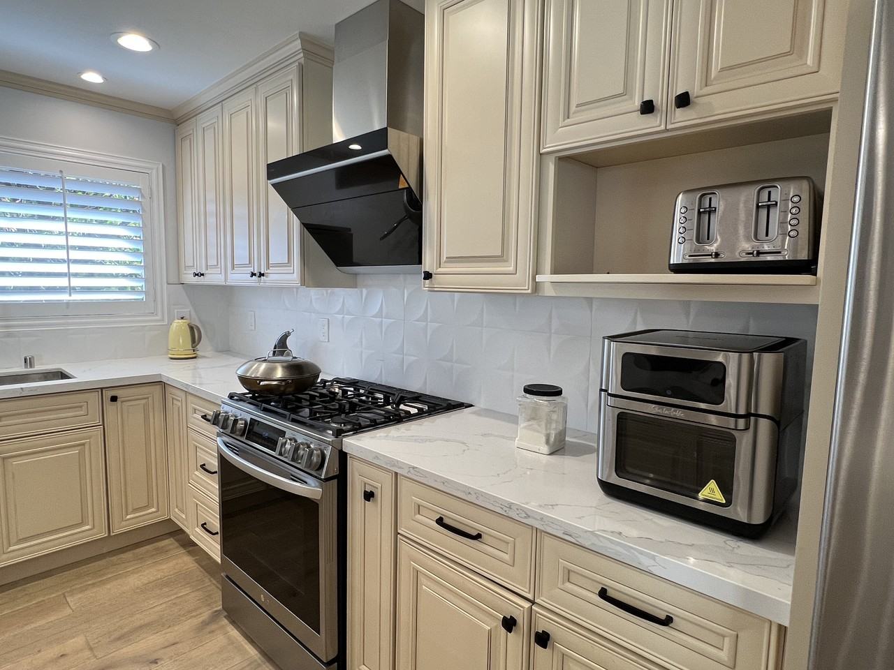 758 West Remington Drive - Photo 3 of 23