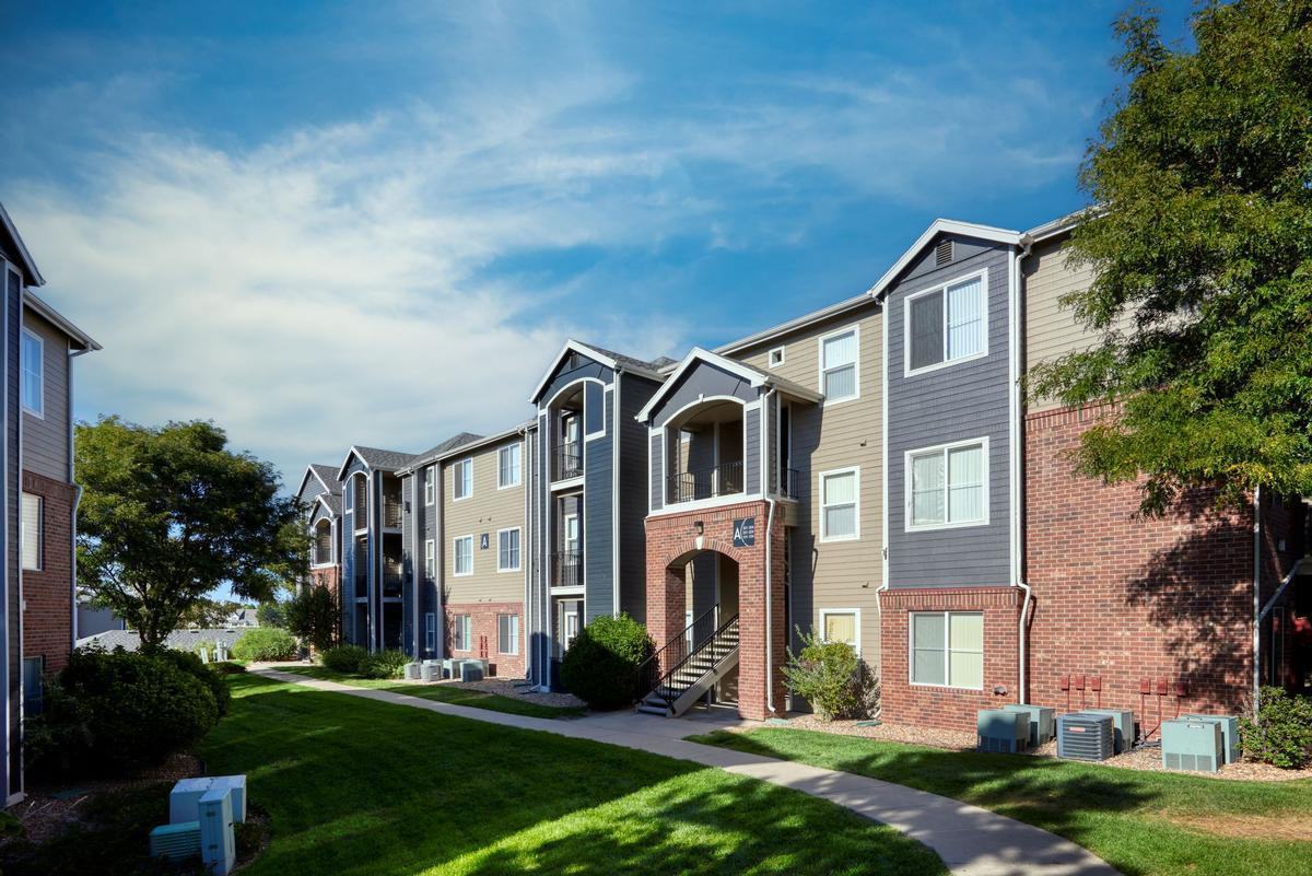 12801 Lafayette St - Photo 7 of 42