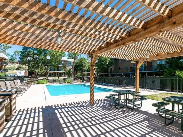 888 S Oneida St - Photo 4 of 24