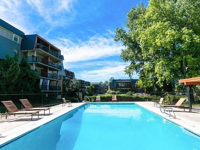 888 S Oneida St - Photo 4 of 24