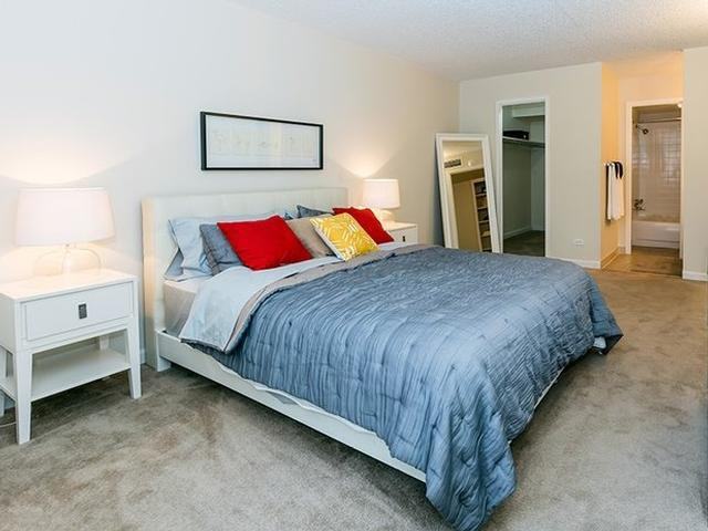 888 S Oneida St - Photo 3 of 24