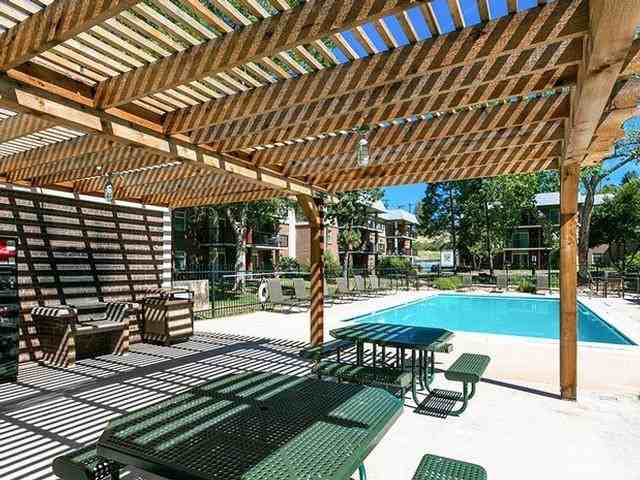 888 S Oneida St - Photo 7 of 24