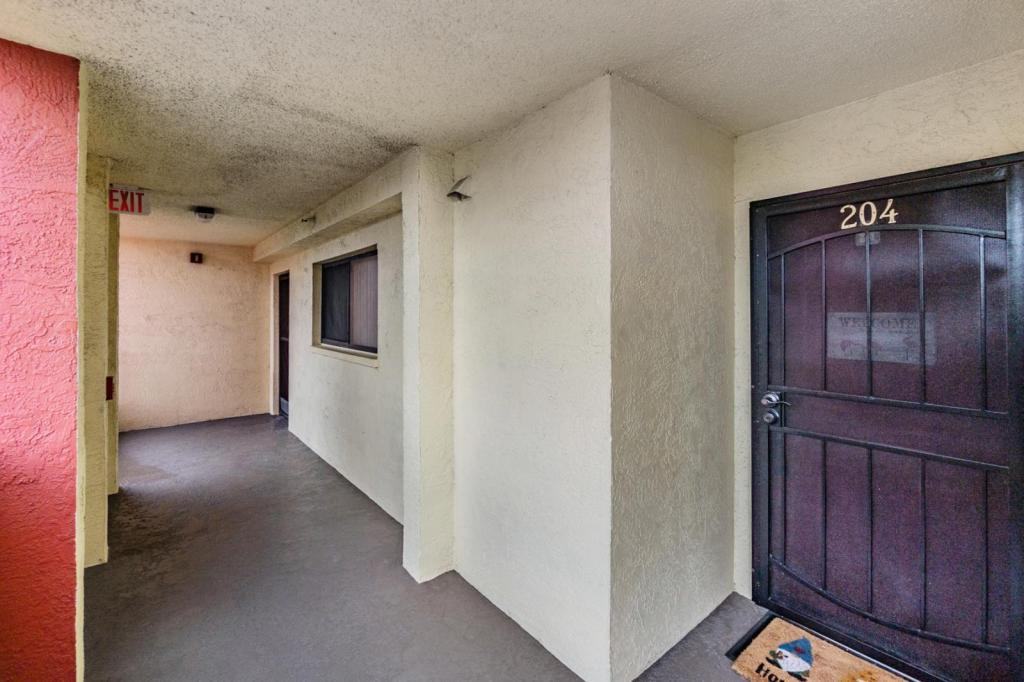 1750 Harbor Pl S - Photo 3 of 24