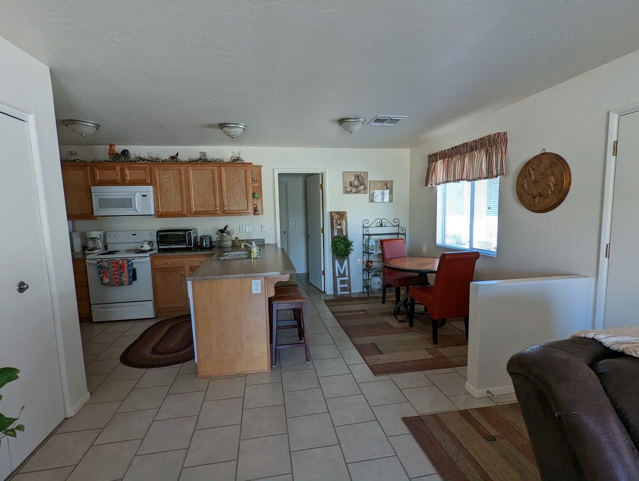 E CLIFF HOUSE DR - Photo 2 of 31