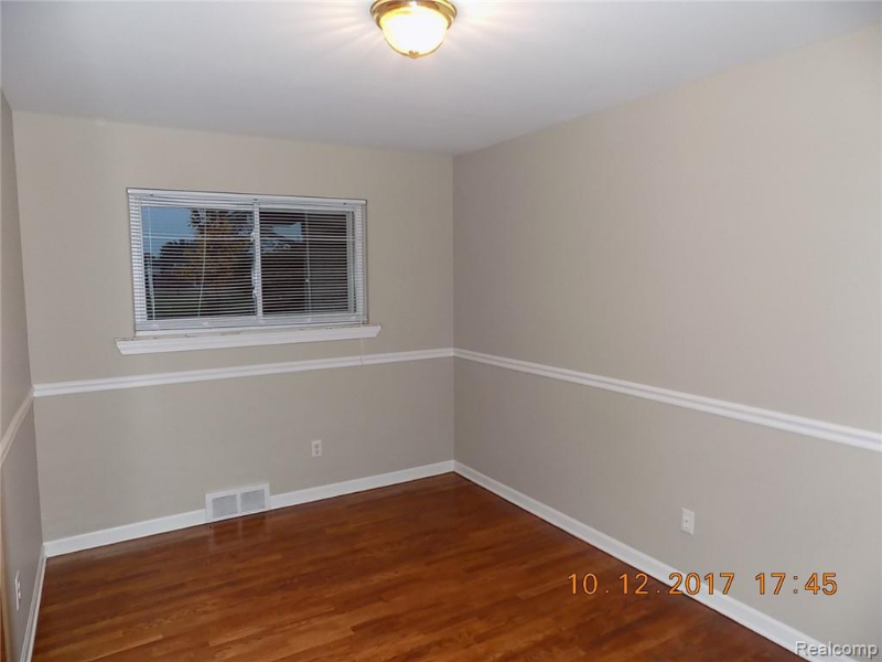 Berkshire Dr - Photo 3 of 16