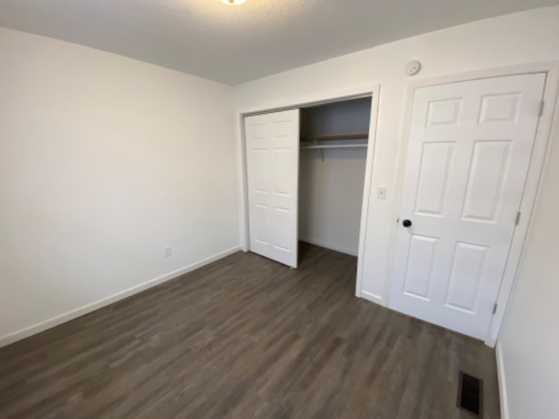 419 Crestwood Dr - Photo 2 of 7