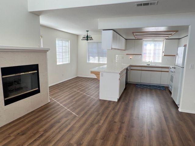 952 Seabright Ave - Photo 3 of 17