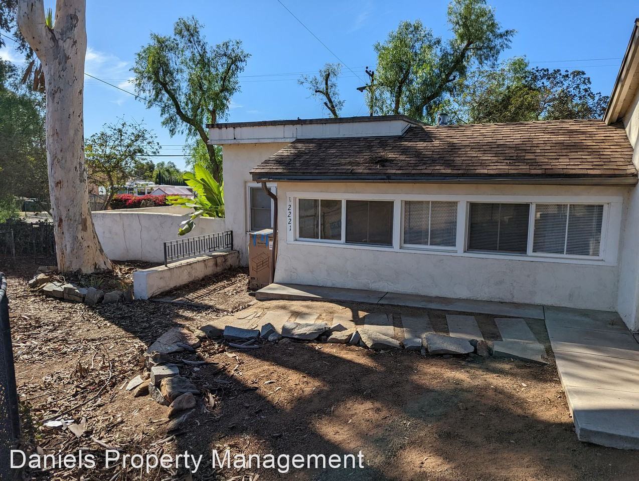 2221 Suncrest Blvd - Photo 2 of 26