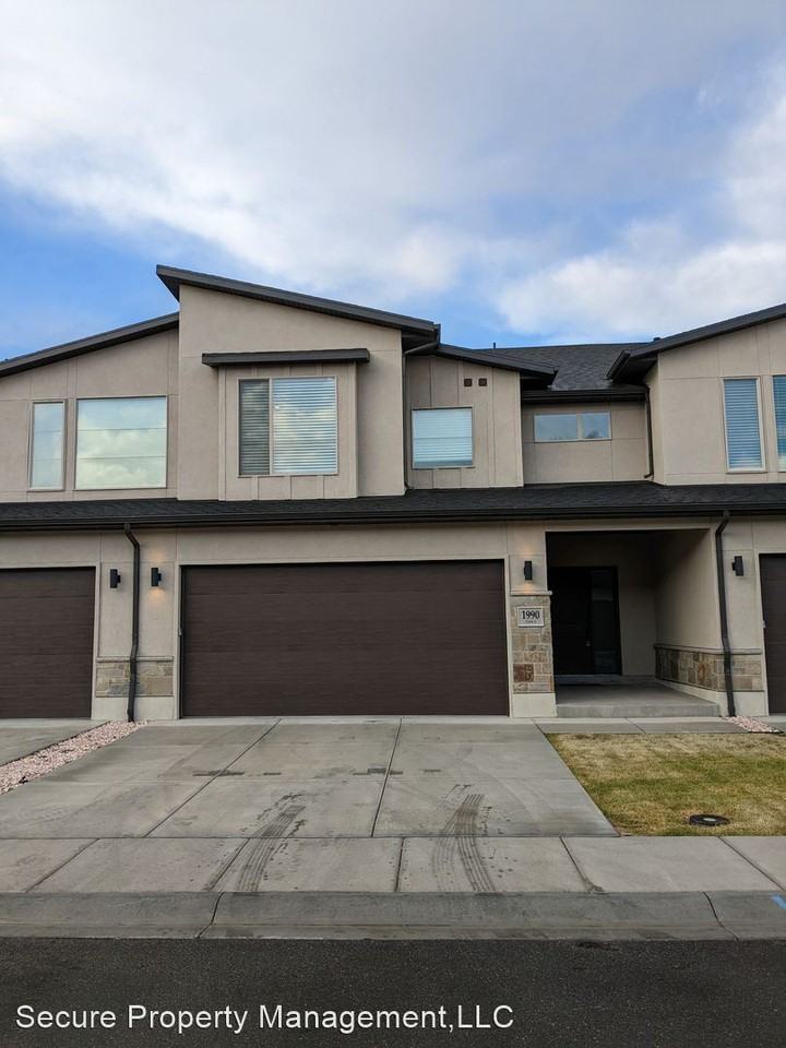 BRAND NEW Luxury West Haven Townhome - Photo 2 of 47