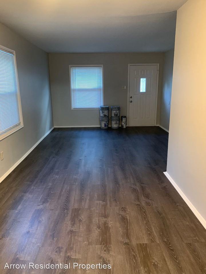 10309 Ross Cir - Photo 3 of 14