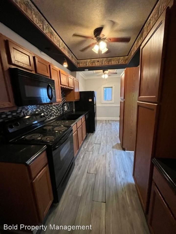 311 Lombard St - Photo 2 of 10