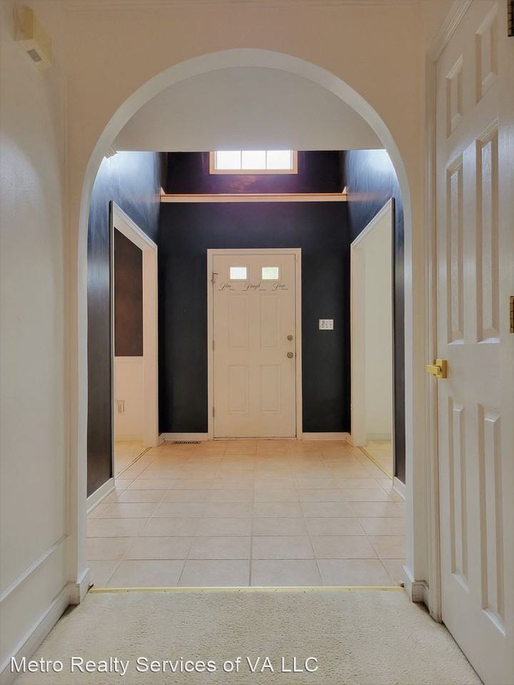 2031 Chartwood Ln - Photo 2 of 28