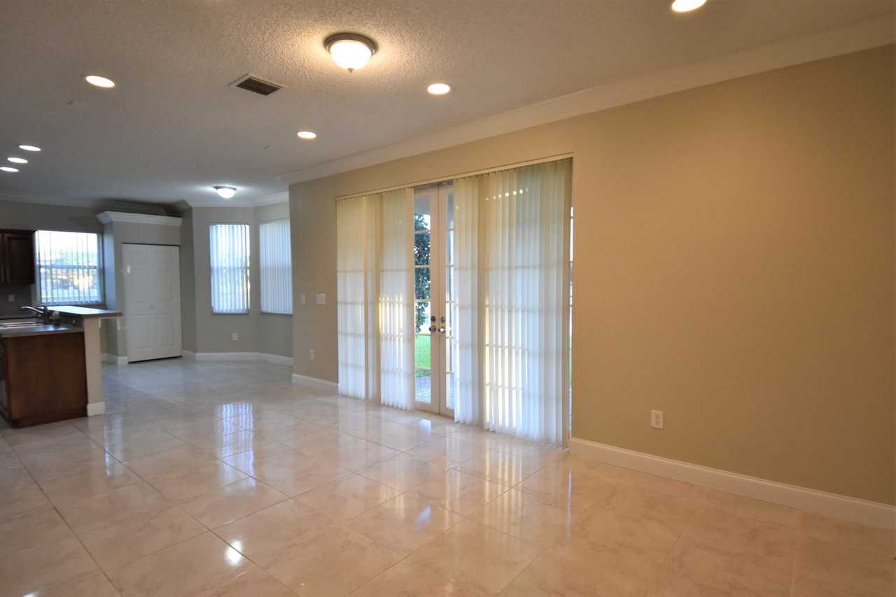 17180 Sw 49th Pl - Photo 3 of 27