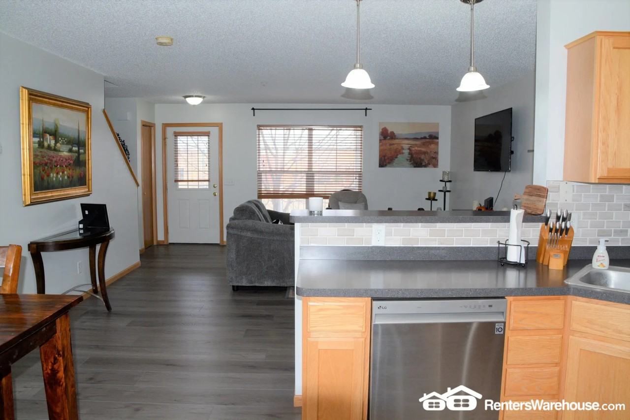 2882 Clover Ridge Dr - Photo 3 of 18