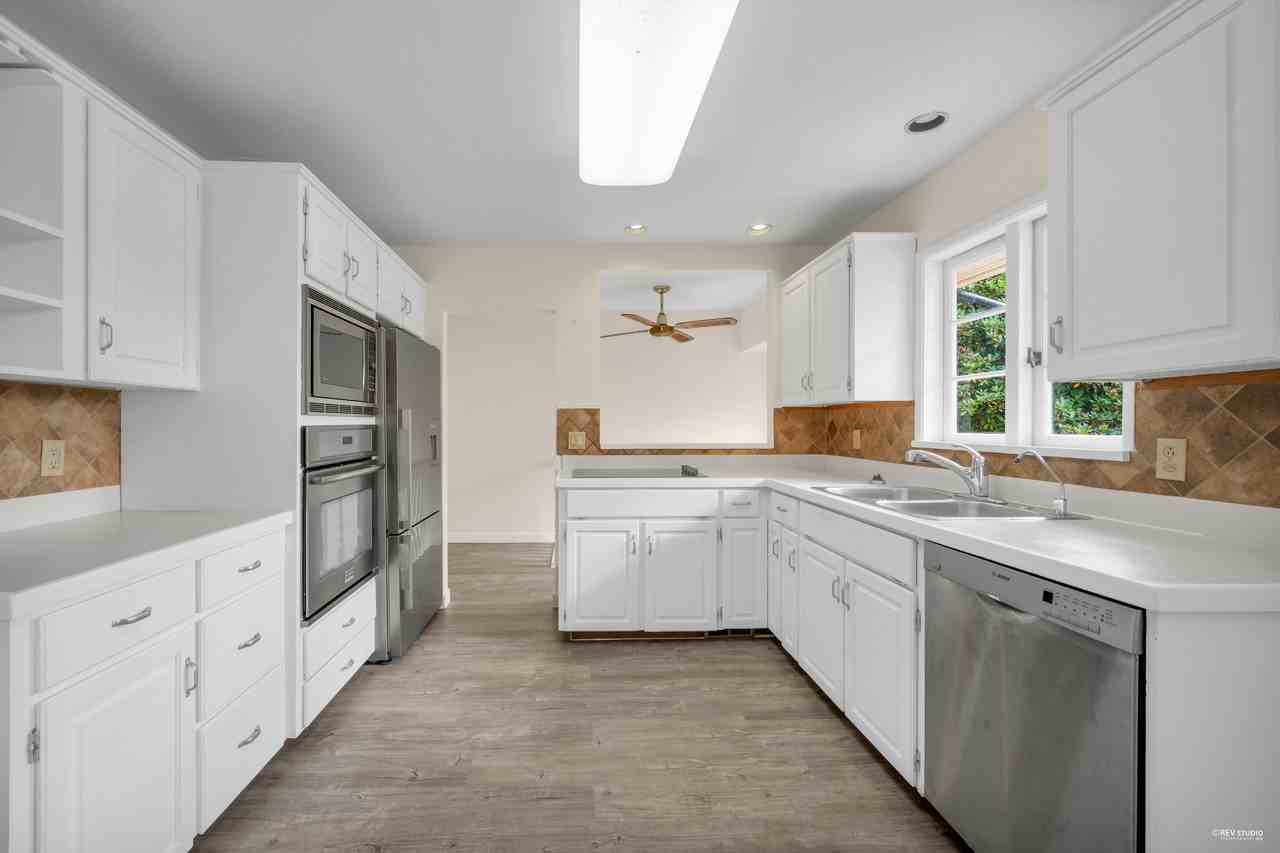 2318 Kings Ave - Photo 2 of 39