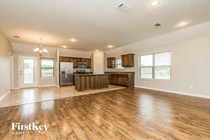 634 Canvas Ct - Photo 3 of 15