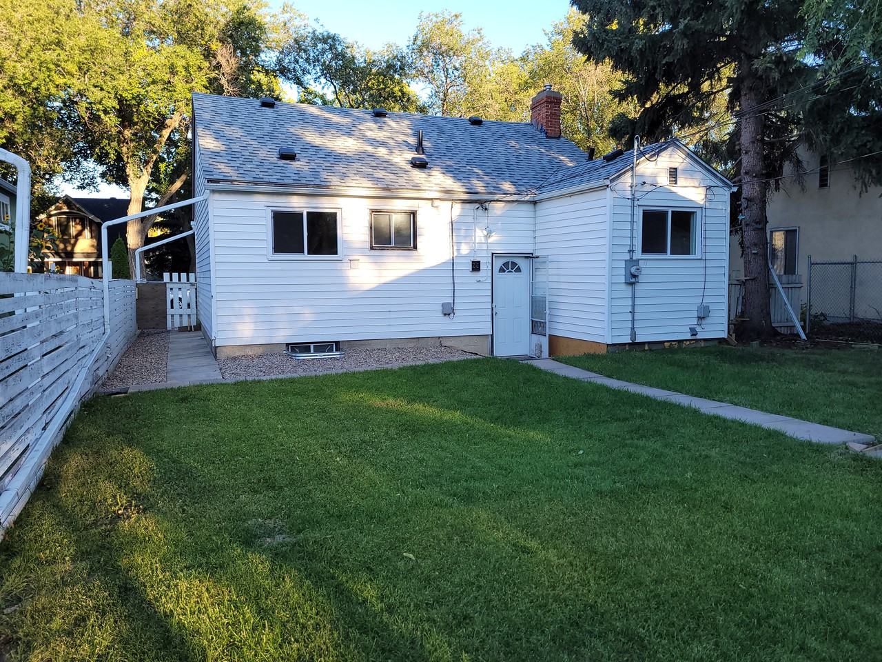 11620 84 Street Northwest - Photo 3 of 29