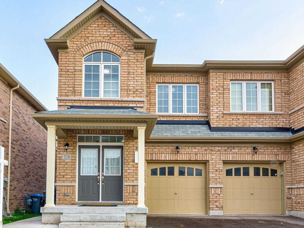 228 Elbern Markell Drive, Brampton, ON L6X 0E4 4 Bedroom House for 950