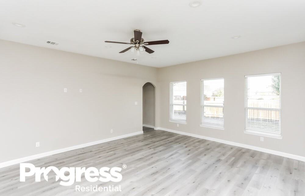 721 Shady Meadow Ln - Photo 3 of 16