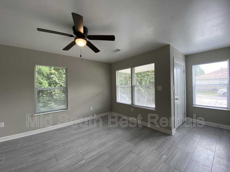 320 Bellewood Ln - Photo 2 of 8