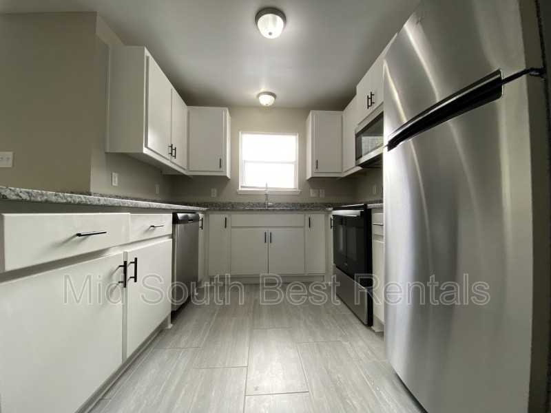 320 Bellewood Ln - Photo 3 of 8