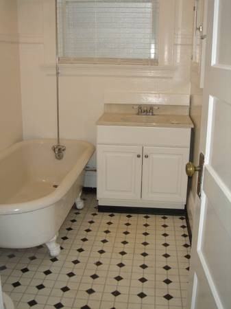 1302 Taylor St - Photo 3 of 8