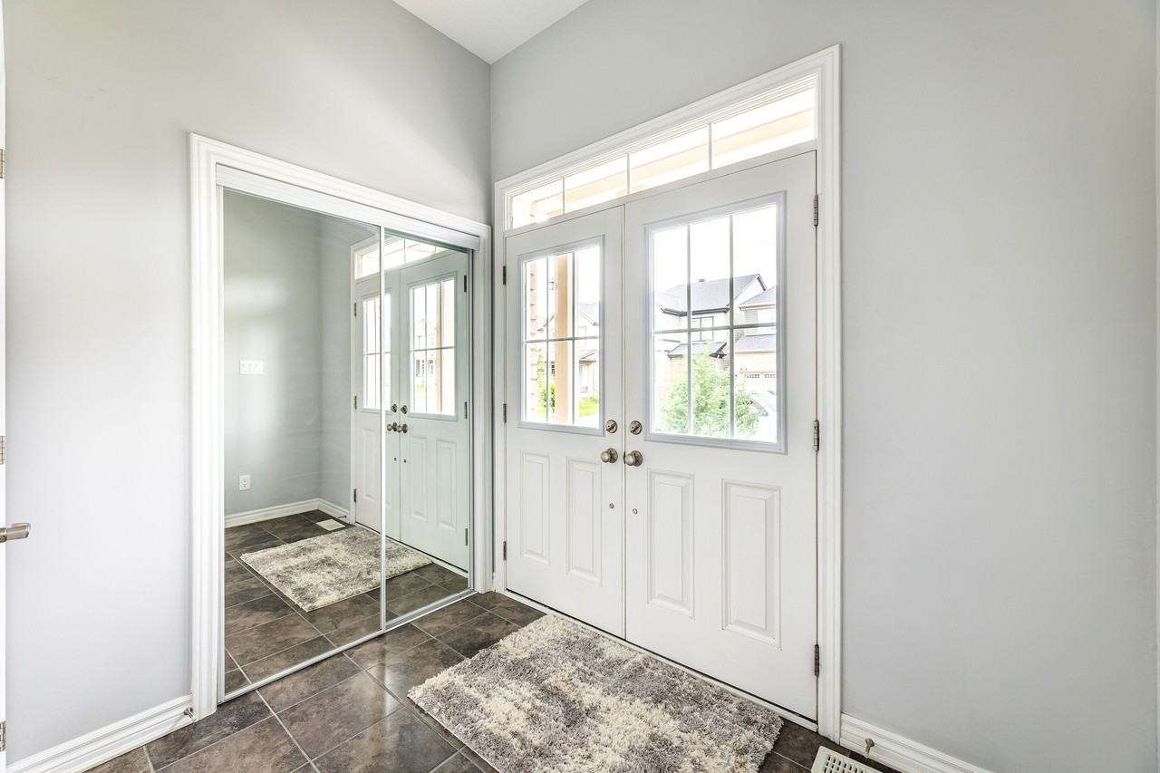 340 Meadowbreeze Drive - Photo 2 of 19