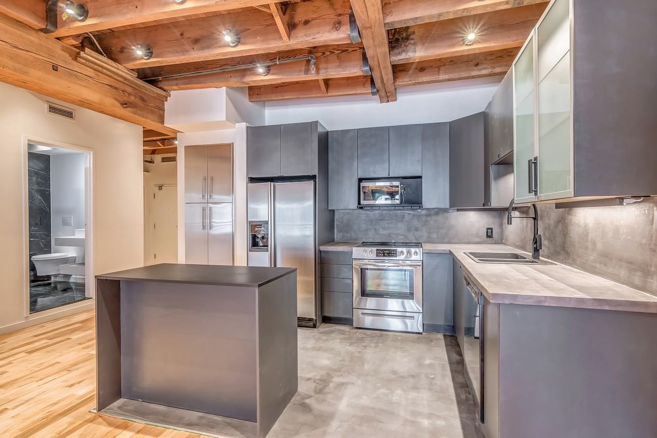 65 Rue Saint-Paul Ouest #405 - Photo 3 of 26