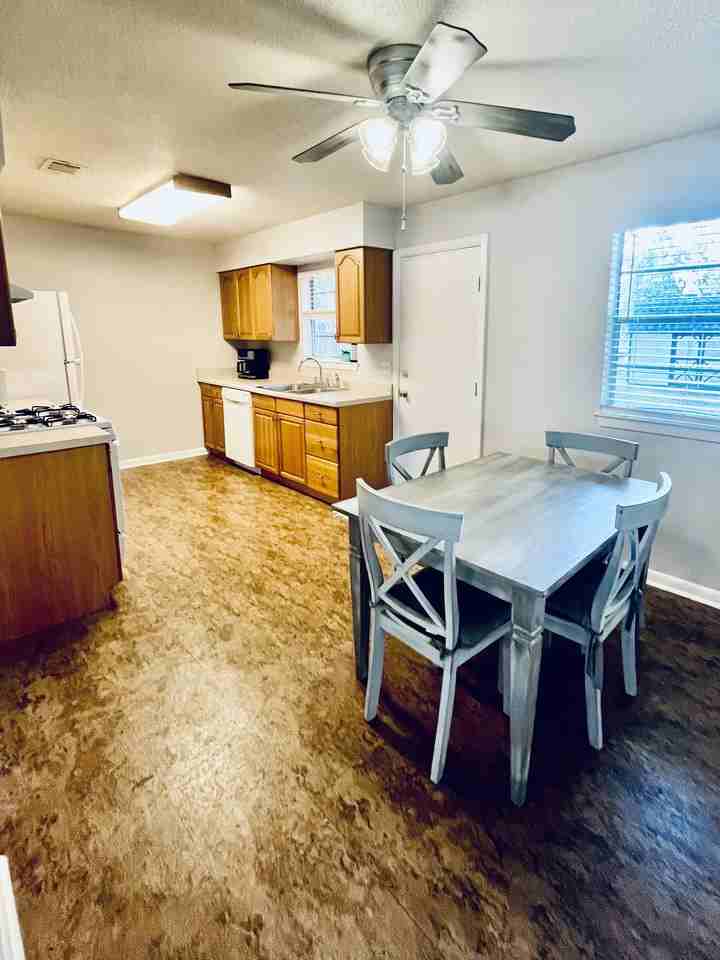 134 Hickory Dr - Photo 2 of 10