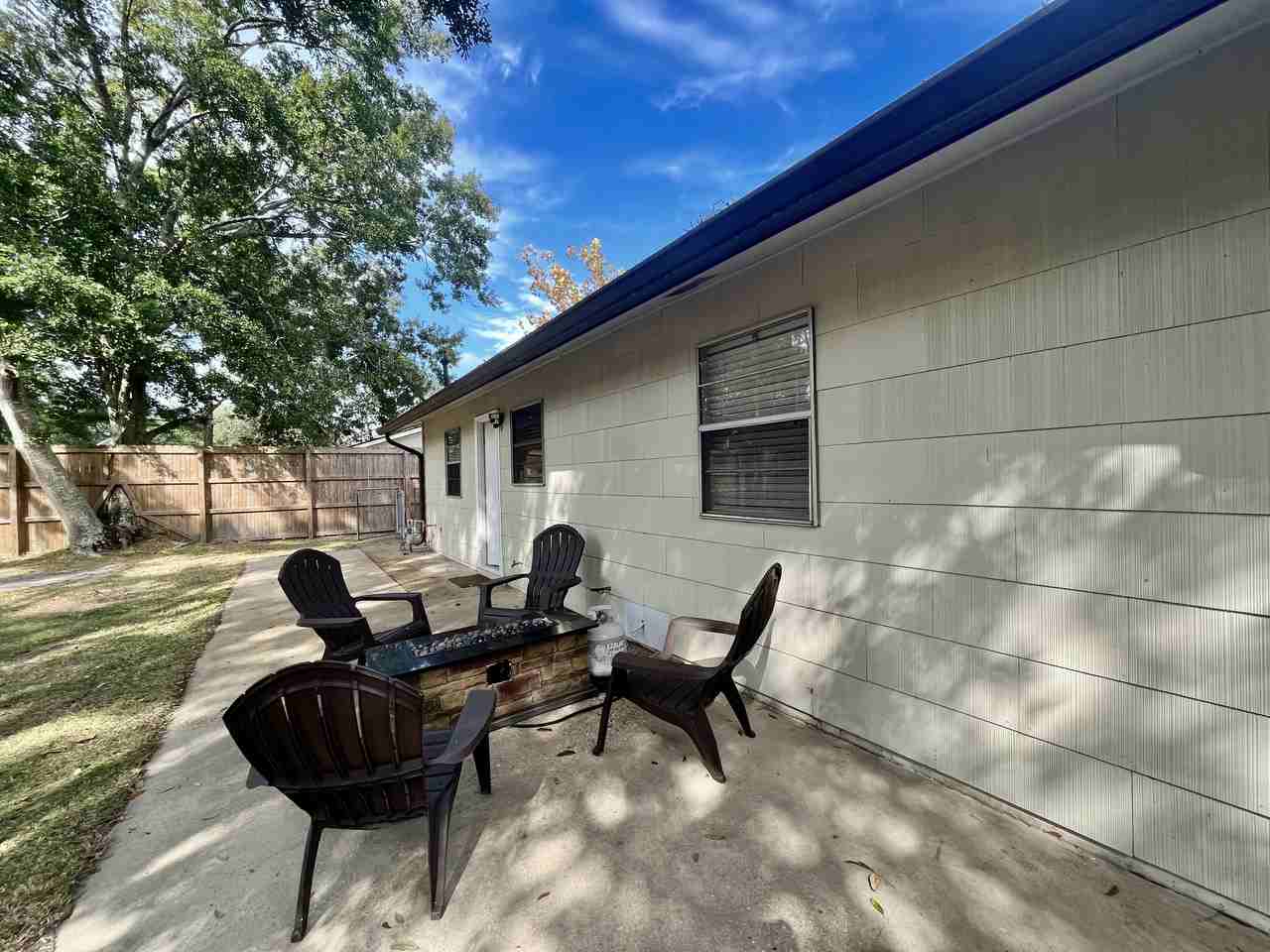 134 Hickory Dr - Photo 3 of 10