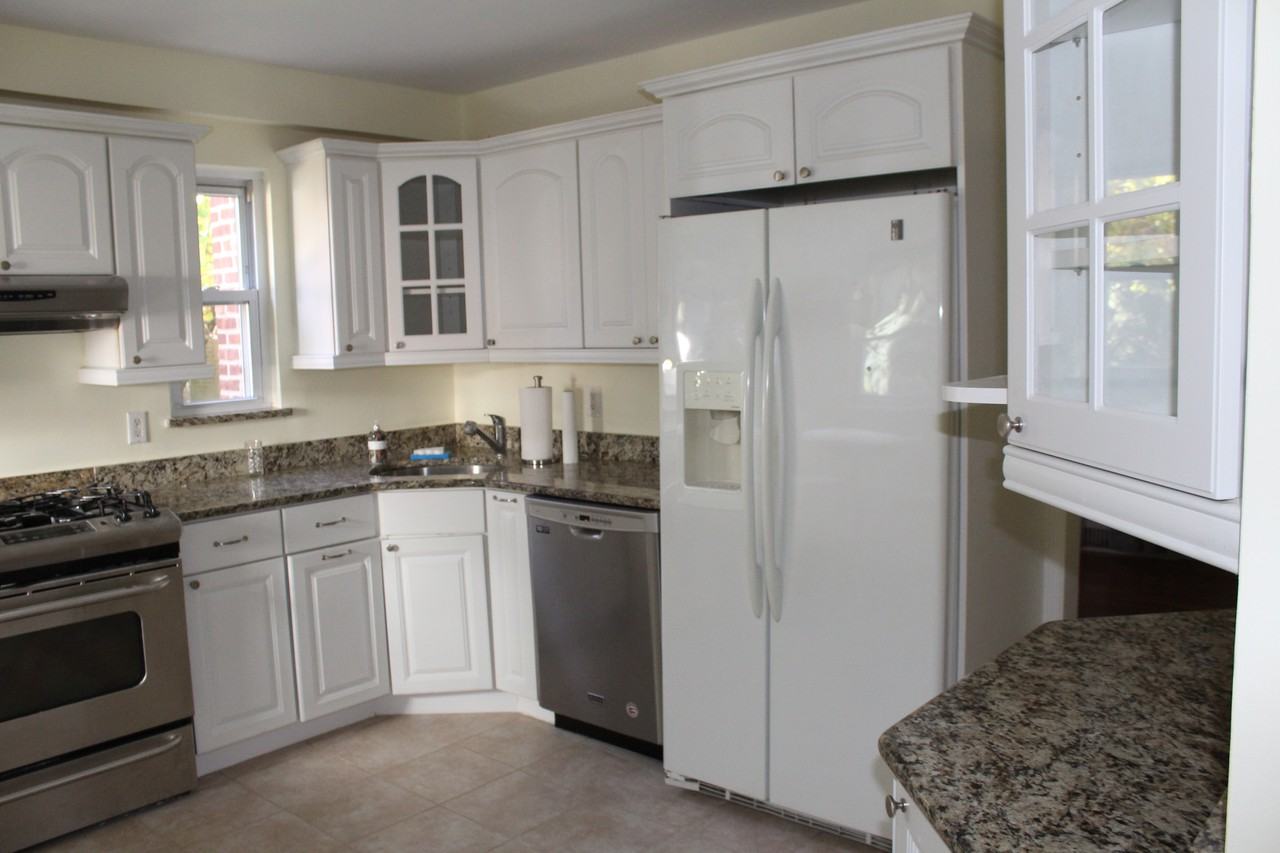 75 75 55 196th Street - Photo 2 of 5