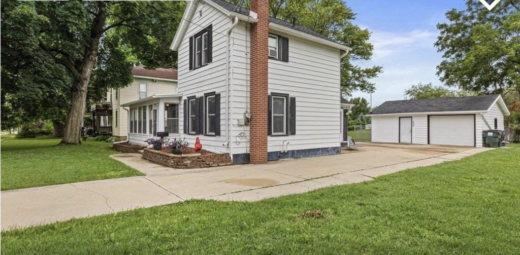 529 S Franklin St - Photo 2 of 5