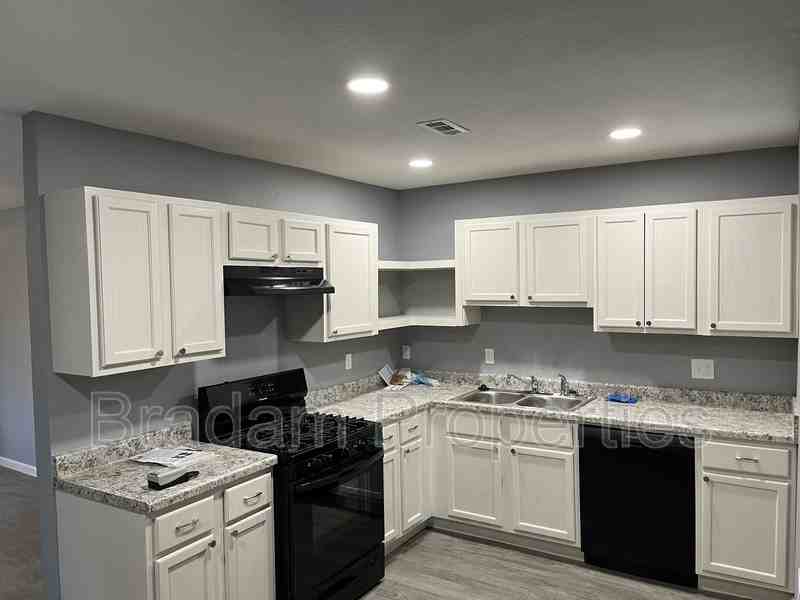 19510 E 4th St - Photo 2 of 16