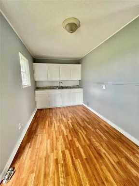 1901 N Avenue Q #1901 - Photo 3 of 5