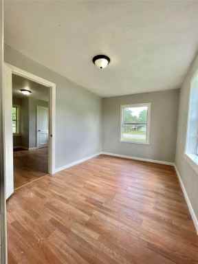 1905 N Avenue Q - Photo 2 of 4