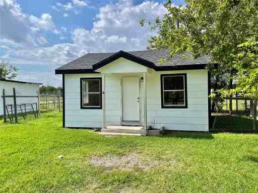 1905 N Avenue Q - Photo 3 of 4