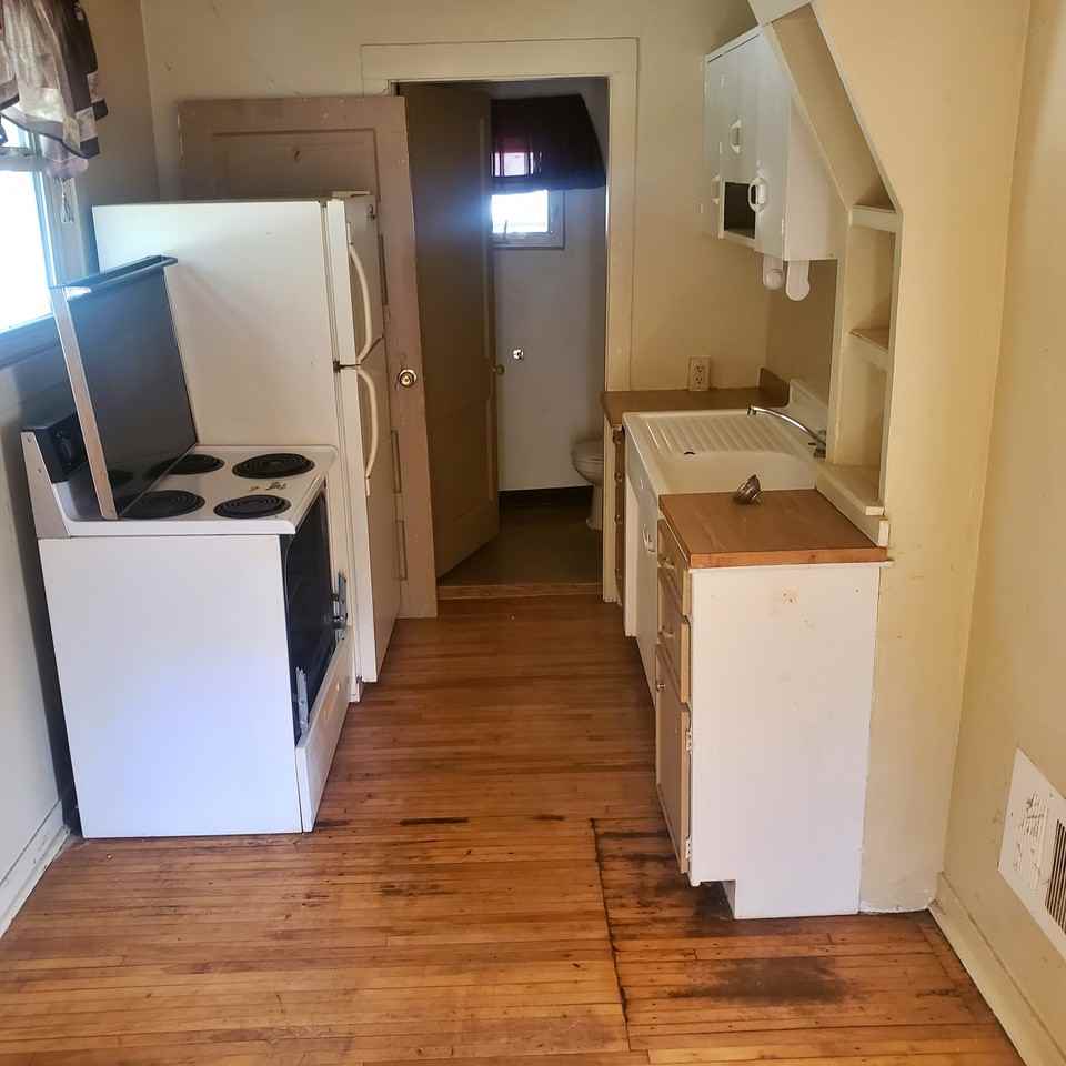 220 4th St S - Photo 2 of 4