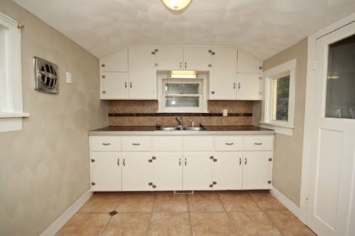 113 N Hill St - Photo 2 of 24